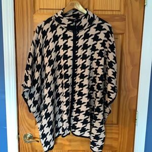 Jones NY zippered cape. Tan/black. L/XL